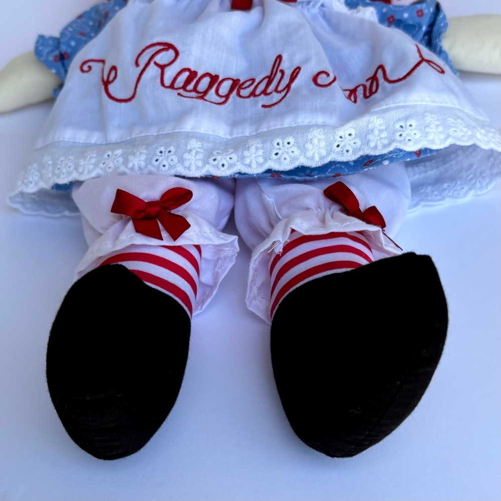 2012 Hand Made by AURORA Classic Timeless Raggedy Ann Doll Embroidered Lace Bows - Picture 10 of 16